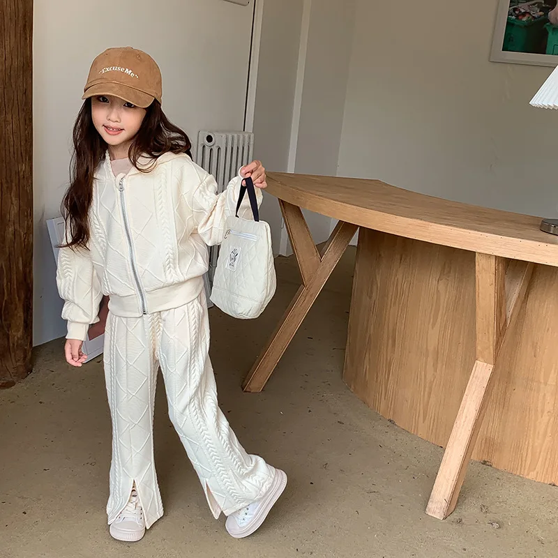 

Костюм для девочек Новинка Осень детская Корейская версия Короткий трикотажный топ с длинным рукавом разрезные расклешенные брюки Модная из двух частей