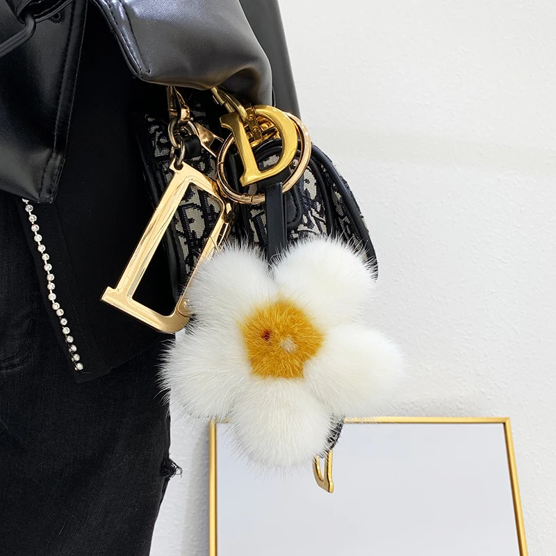 2022 New In Real Mink Fur Handmade Cute Key Chain Keychains Bag Accessory Car Keychain Gift Keyrings Gifts Flower Key Ring