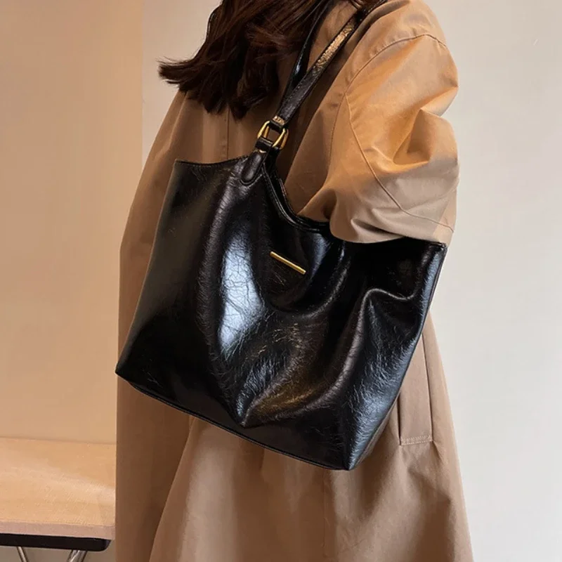 Big Shoulder Bags for Women Large Capacity Tote Bag 2026 Winter Vintage Solid Color Zipper Leather Travel Retro Handbag Purse