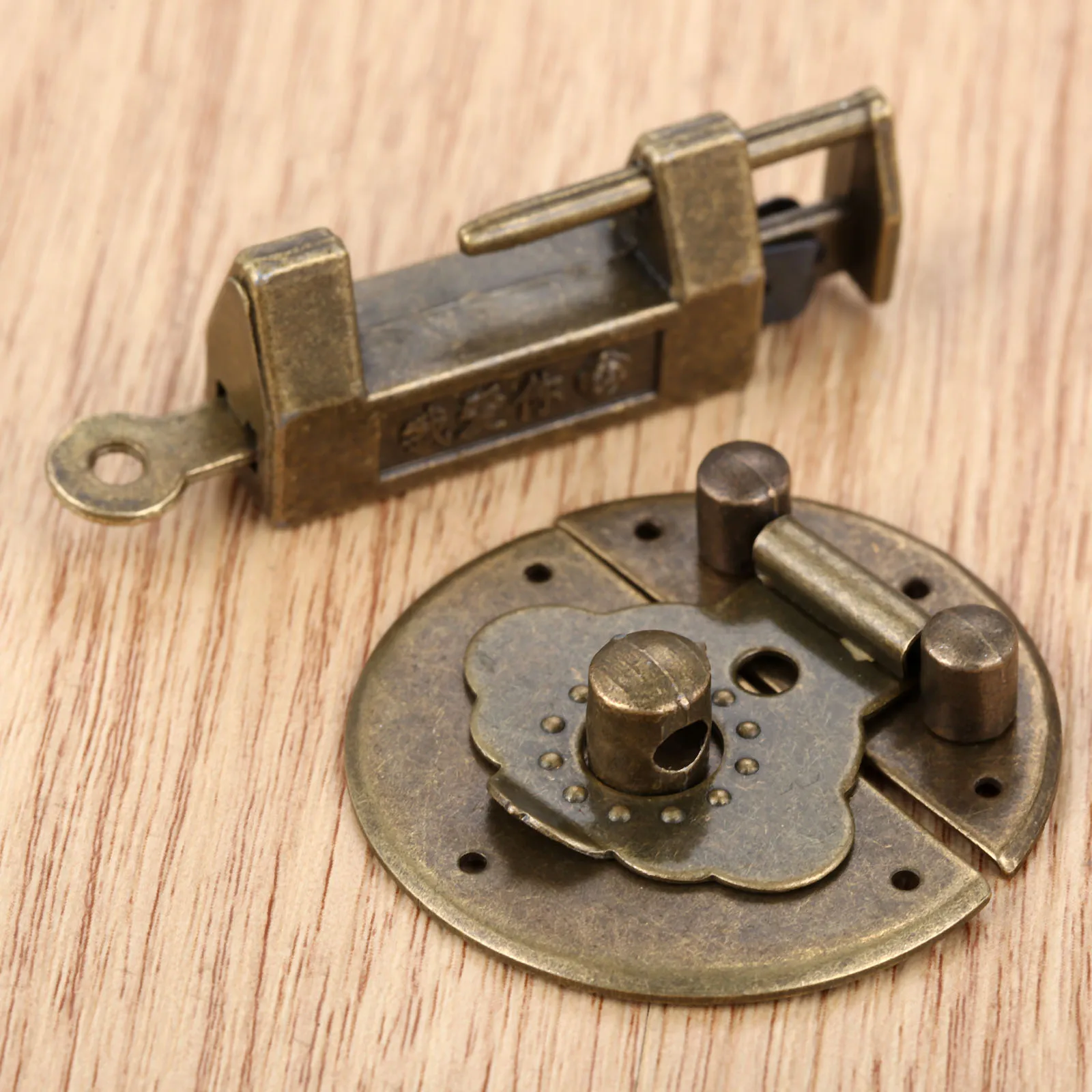 2Pcs Antique Drawer Wood Box Cabinet Door Hasp Lock Hook Latch Butterfly Hinges For Jewellery Fittings Furniture Decorative