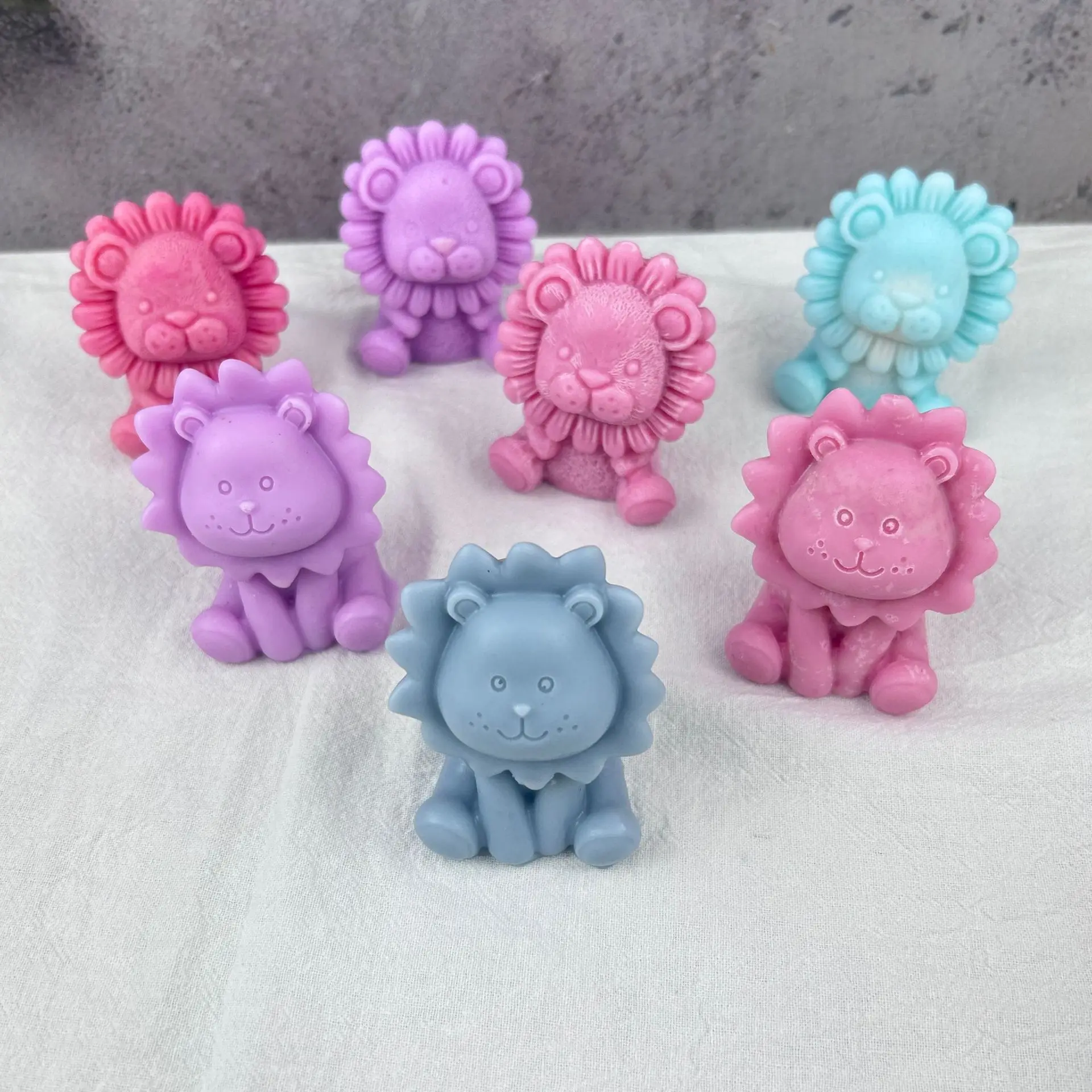 Description Picture 5 of itemCute Lion Silicone Candle Mold 3D DIY Soap Aromatherapy Plaster Resin Mold Chocolate Ice Cake Silicone Baking Kit Home Decor