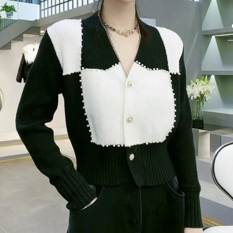 

2022 Spring and Autumn New Sweet Design Sense Niche Order Beads Contrast Color Long-Sleeved Knitted Cardigan for Outer Wear