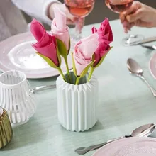 

2PCS Napkin Holder Rose Flower Plastic Tissue Flower Tool Home Desktop Placing Plate napkin ring wedding table decoration