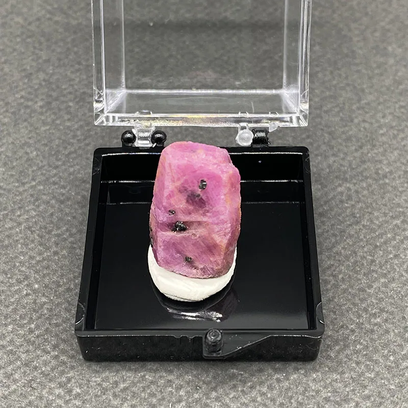 100%  Natural Myanmar ruby Mineral Specimens Stones and Crystals Healing Crystal   +Box size:35*35*35 mm