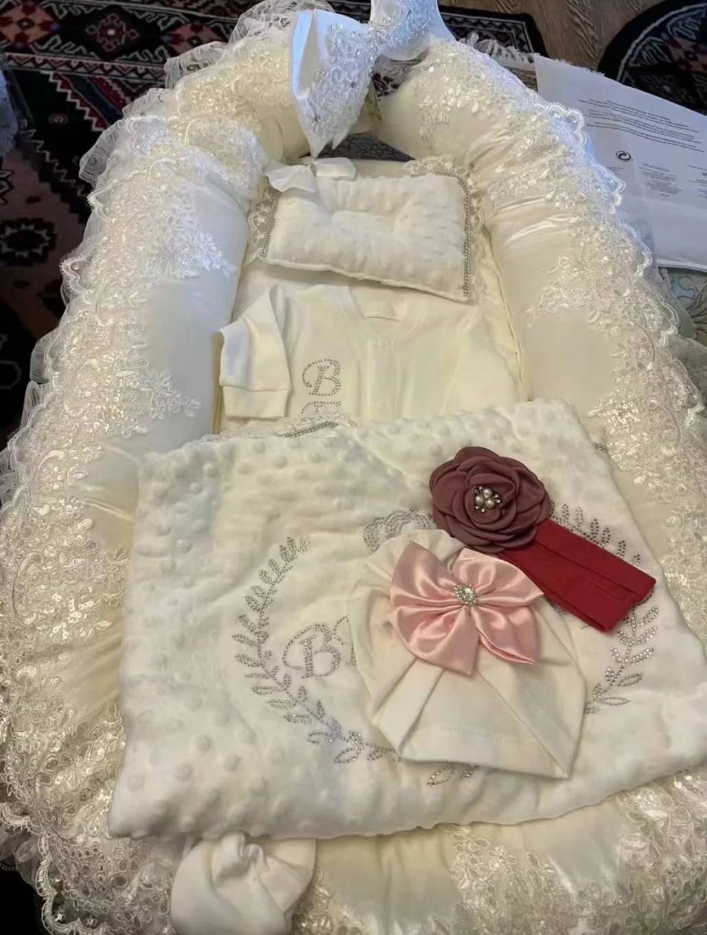 Set di cuscini per fasciatoio e coperta per neonato che torna a casa Decorazioni per la scuola materna fatte a mano in pizzo Prodotti per bambini - immagine 4