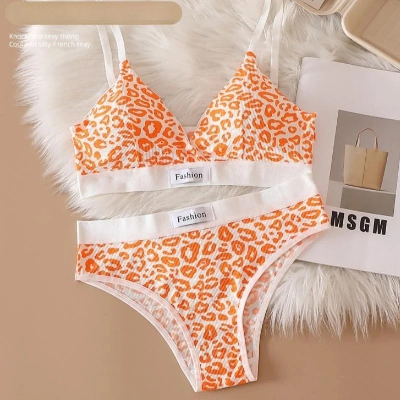 Leopard Print Seamless Push-Up Bra and Panty Set - V-neck Lingerie