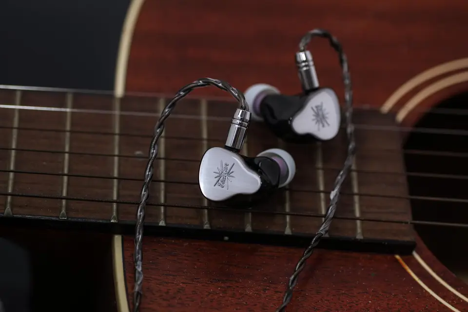 Kiwi Ears KE4 インイヤーモニター 2DD+2BA ハイブリッドイヤホン