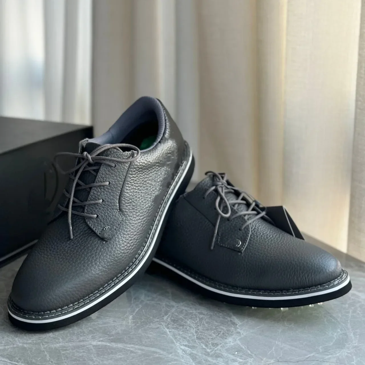 

Новые корейские Оригинальные туфли для гольфа, мужские удобные, Нескользящие и дышащие мужские туфли из натуральной кожи, Б, 2024