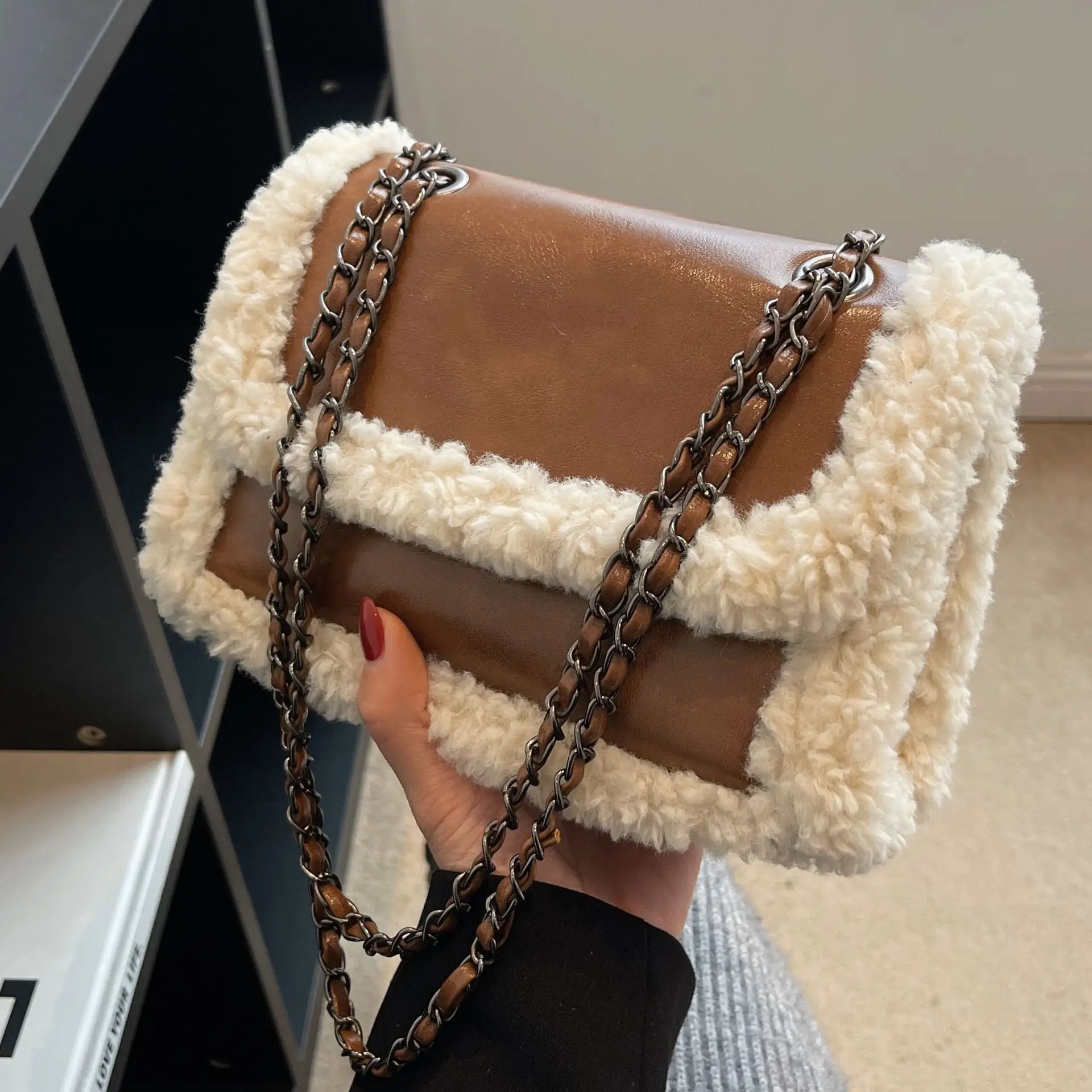 

Retro Chain Shoulder Bags for Women PU Leather Fleece Flap Handbag Tote Fashion Female Faux Suede Splicing Crossbody Bag Purses