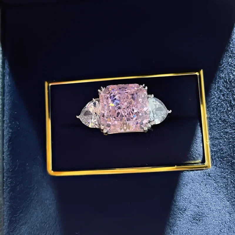 

Кольцо женское из серебра 925 пробы с квадратным бриллиантом 10*10