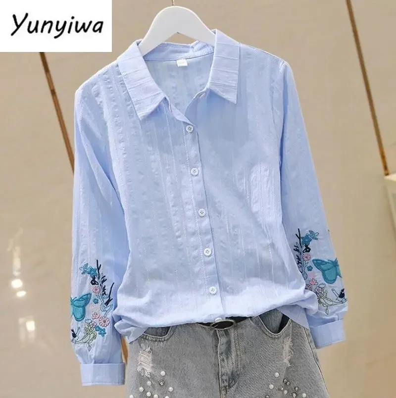 

Рубашка женская с вышивкой, простой белый синий топ с цветочным принтом, блузка с отложным воротником и длинным рукавом, повседневная классическая одежда, хлопковый топ на пуговицах