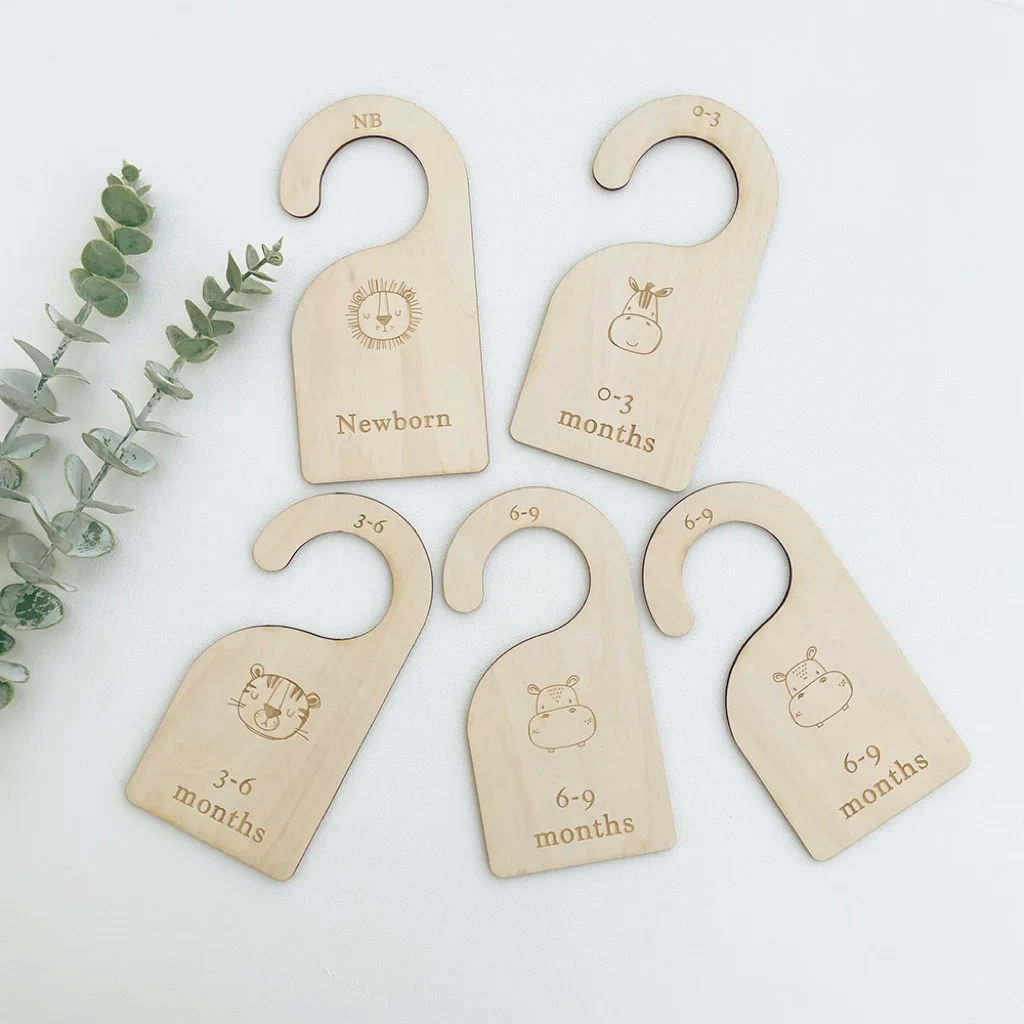 

Wooden Baby Closet Divider Newborn Gifts Milestone Age Size Wood Clothes Hanger Wardrobe Separator Organizer Nursery Decor Props