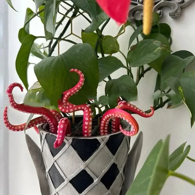 Glow In The Dark Octopus Tentacle Stakes 5