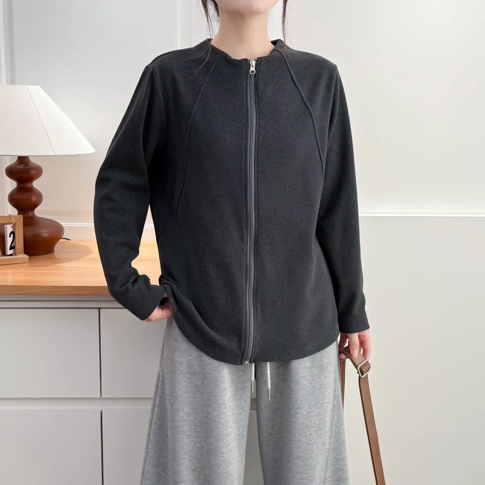 XXXXL Fashion Plus Size Women's T-Shirt New Autumn And Winter Casual solid-color Heated Velvet Long Sleeved Cardigan 2582