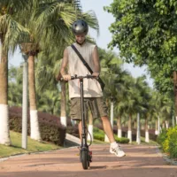 Trottinette électrique 5TH WHEEL, pneus pleins de 10 pouces, puissance de pointe de 600 W, 25 km/h, autonomie de 30 km, clignotants, 36 V 7,5 Ah 3