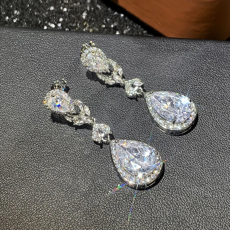 Huitan Damen-Ohrringe mit hellem Zirkonia, bezauberndes Damen-Accessoire für Party, Verlobung, trendiger, täglicher, schicker Schmuck – Detail 3
