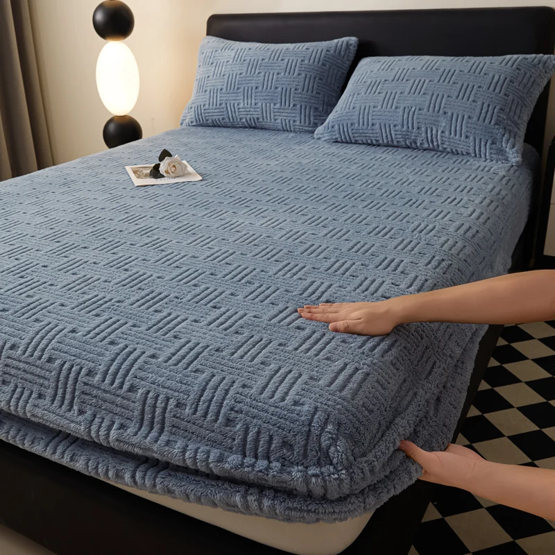 1pc Jacquard Fitted Sheet Embossed Velvet Mattress Cover Soft Winter Warmth Bedlinen European Home Mattress Protector Bed Cover 2