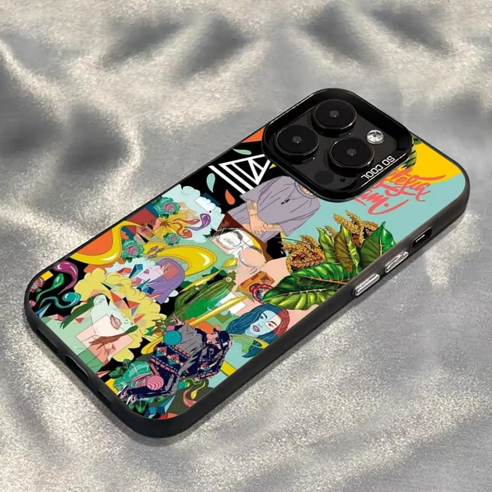 Stylish Silver Shell Phone Case Featuring Singer D-Dellafuente Design