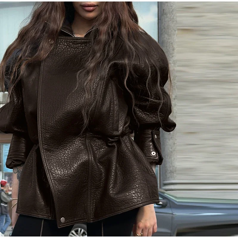 Kordelzug in der Taille, solide strukturierte PU-Lederjacke für Damen, Stehkragen, asymmetrischer Reißverschluss, Knopfdetail, Übergröße, 2025, volle Streetwear – Detail 13