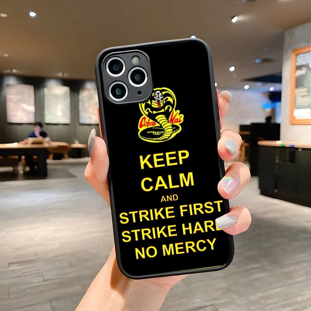 Custodia Per Telefono Cobra Kai Per Iphone 15 14 12 13 11 Pro Max Xr Xs Mini X 7 8 Plus Cover Opaca