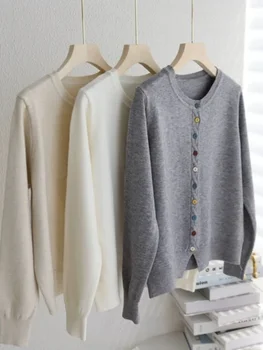 سترة تريكو فضفاضة لطيفة جديدة لعام 2025 سترة نسائية برقبة دائرية بتصميم أزرار ملونة وأكمام طويلة قطع علوية متماسكة 2