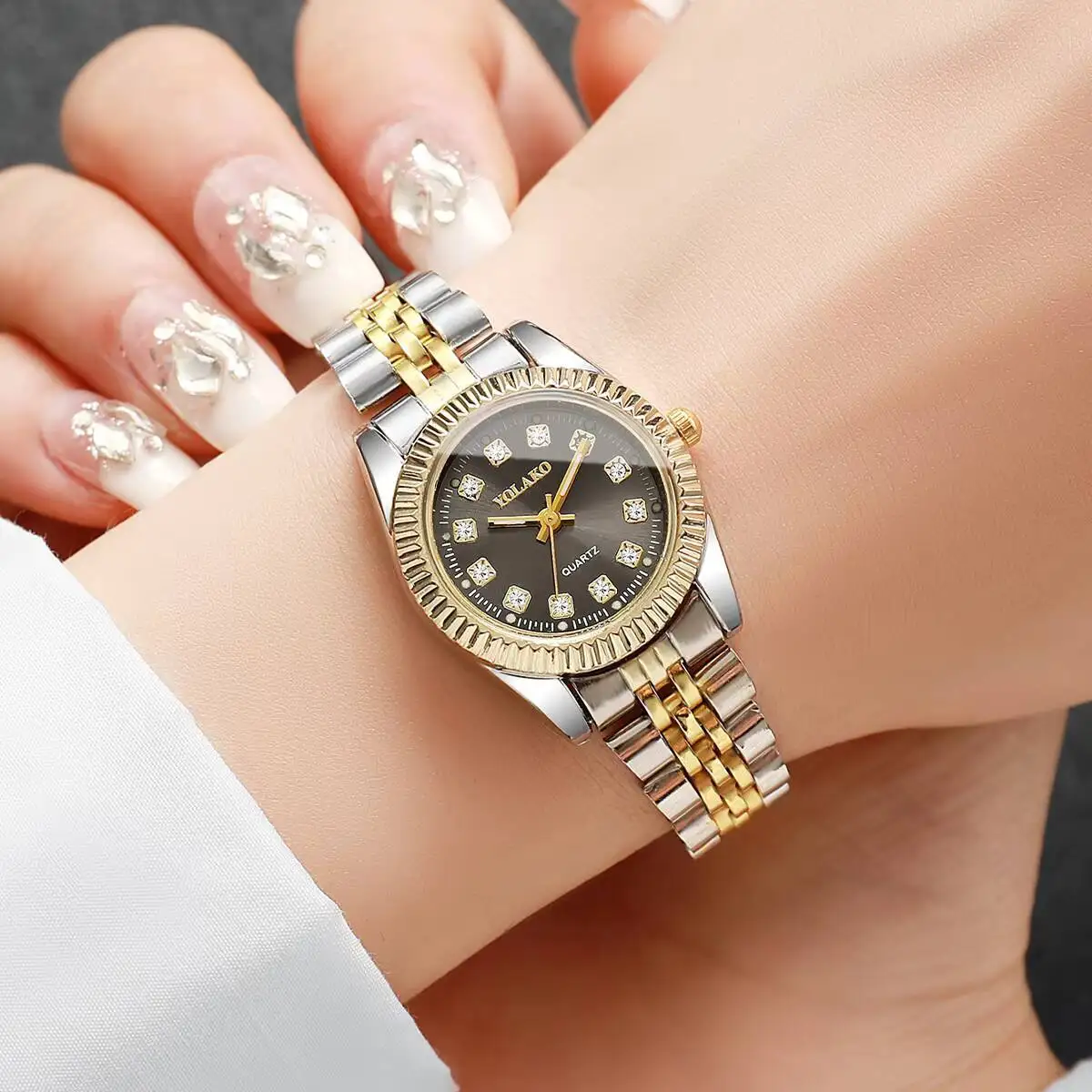 Rhinestone Men Business Watches Fashion Women Quartz Watch with Calendar Clock Gift（Without Box）