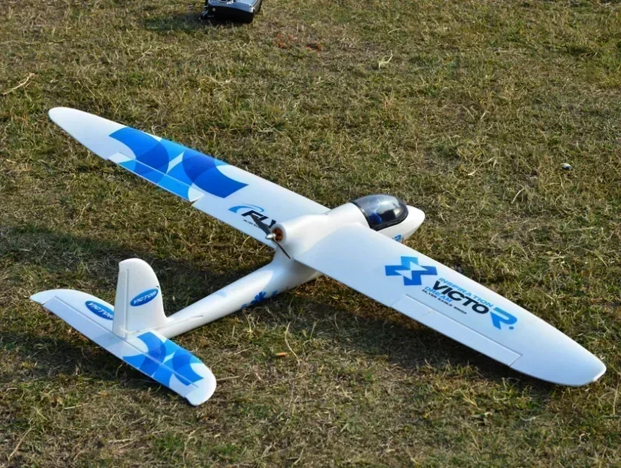Détail de l'aile et du réacteur EDF de l'Avion RC PNP/KIT 2.4G 4CH EDF Jet Fighter.