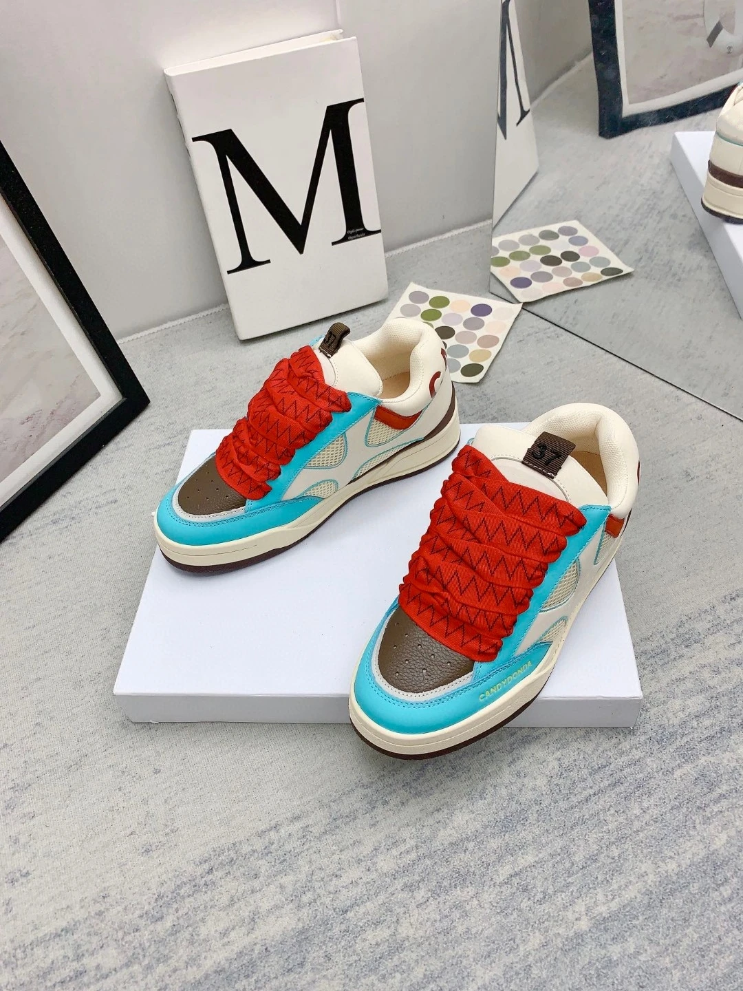 Autumn and winter new using thick tongue widening strap with contrasting color design casual avant garde