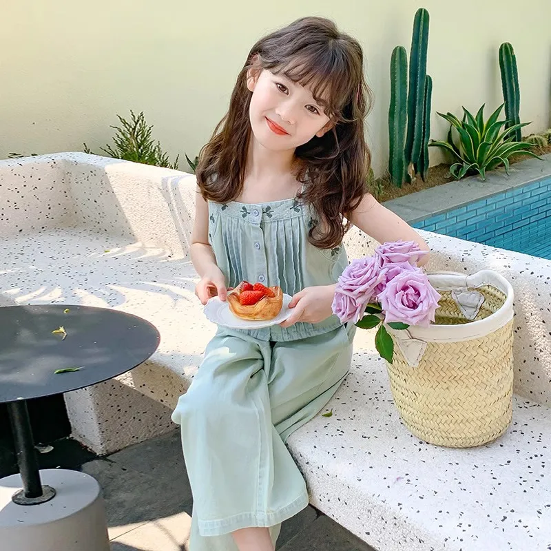 

Girls' Fashion Set 2023 New Summer Embroidered Strap Two Piece Set For Children's Seaside Sleeveless Light Blue Wide Leg Set