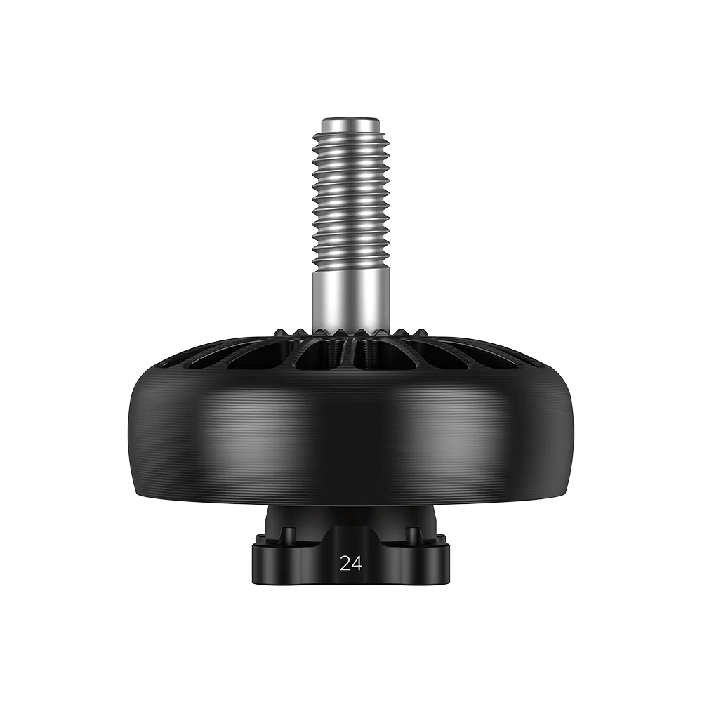 Moteur iFlight XING 2205 posé sur fond blanc, avec détails du capot supérieur et des vis.