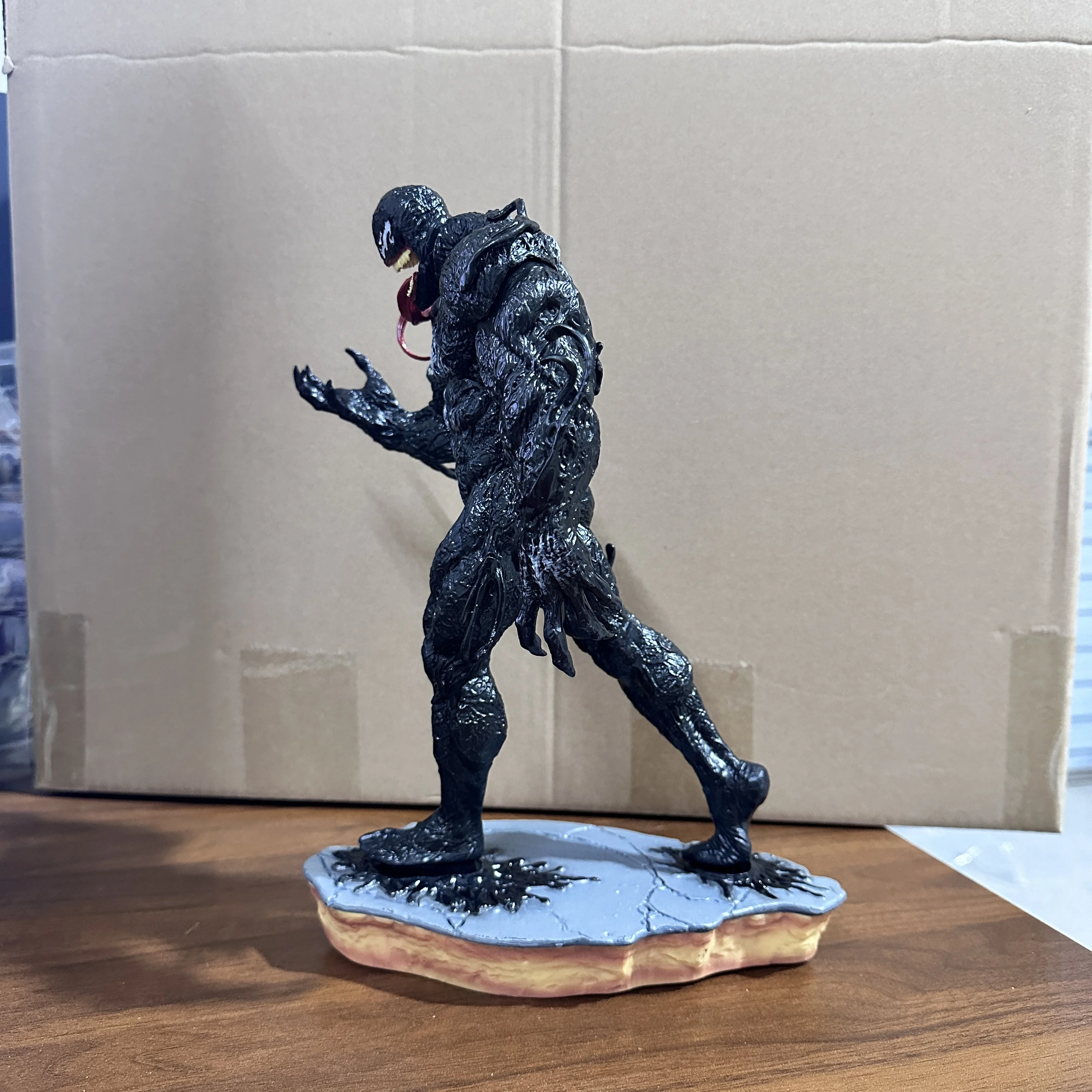 تمثال شخصية السم الفاخرة 30 سم