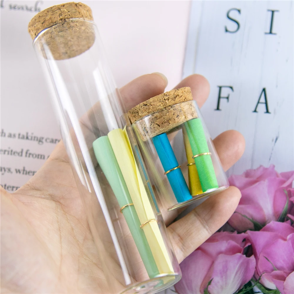 Ferenando 30 Stuks 15ml Brede Mond Glasflesjes met Schroefdop van Aluminium, Mini Reageerbuisjes van Glas, Transparante Flesjes met 4 Accessoires voor Vloeibare Monsters, DIY, Poeder, Zaden