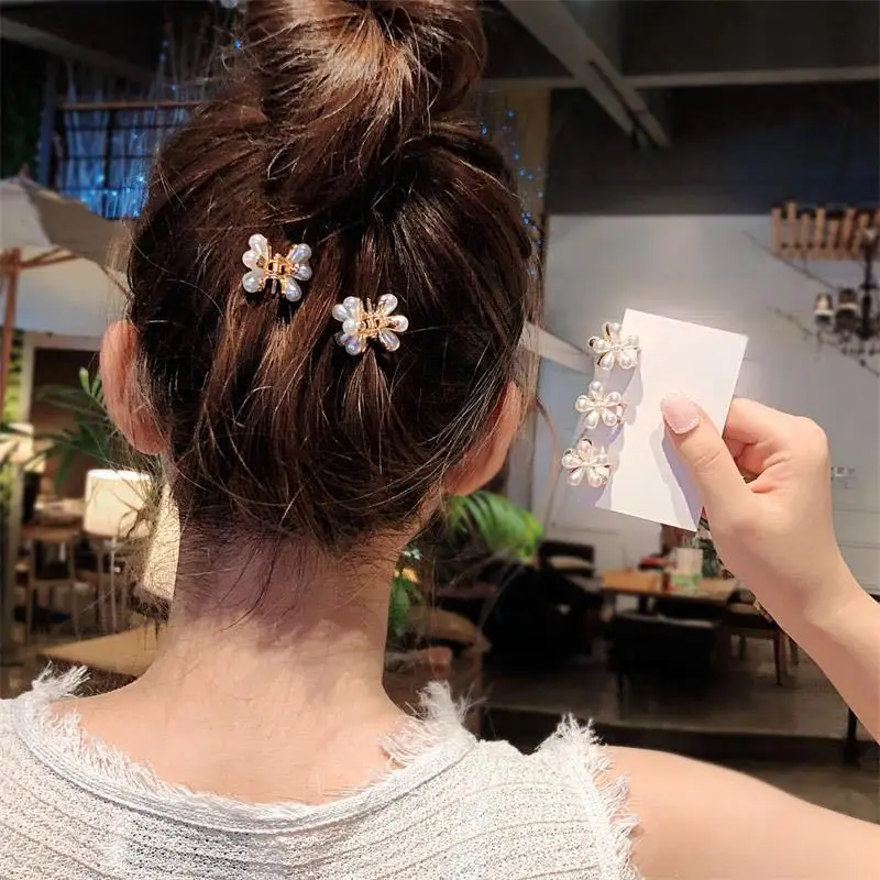 8Pcs 2cm Mini Pearl Hair Claw Women Girl Retro Rhinestone Flower Crab Claw Clip Small Hairpins Hair Crab Girl Hair Accessories