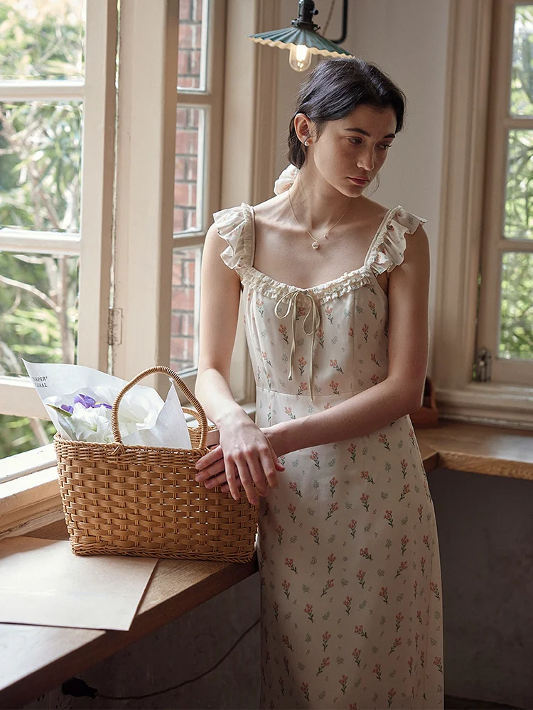 

Early Summer Flower Event Flying Sleeves Lace up Fragmented Flower Strap Dress Women's Summer French Waist Long