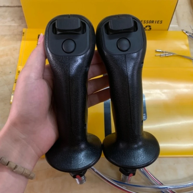 Bob/Cats 17 20 25 27 Daewoo Doosan 17 Maniglia A Leva Gruppo Maniglia In Gomma Controllo Elettrico Doppio Interruttore Proiettile A 7 Fili