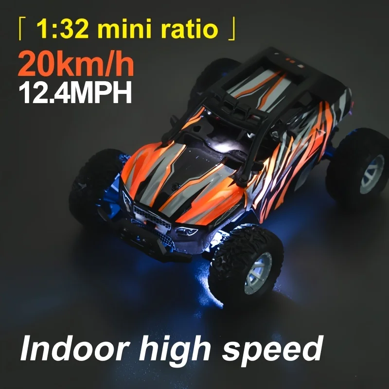 Gros plan sur la télécommande 2.4GHz et la voiture RC 4WD 1:16 tout terrain, prêtes à l'emploi pour enfant et adulte.