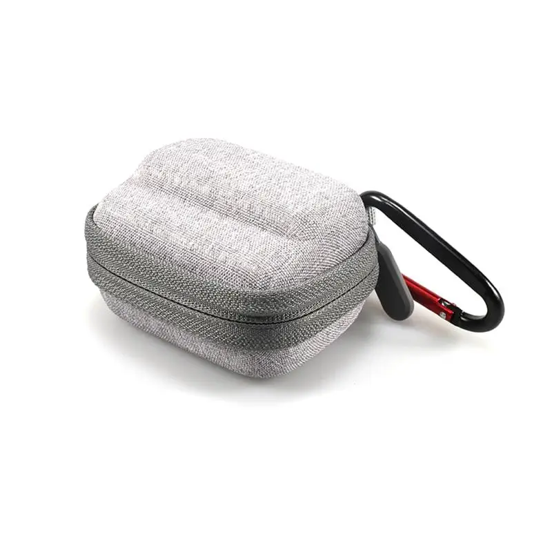 Étui de protection EVA pour caméra d'action blanc et noir côte à côte, comparant les deux coloris, aspect résistant.