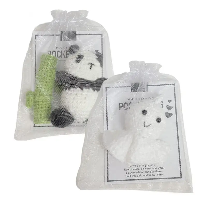 

Мягкие плюшевые панды ручной работы, очаровательные панды, вязаные животные с поздравительной открыткой и сумкой из органзы