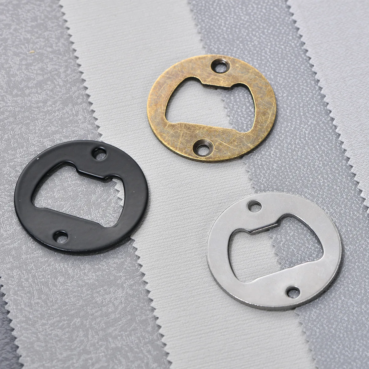 

Bottle Opener Insert Screw 40mm Round Iron Corn Beer Opener Antique Bronze Silver Fit for Bar/Home/Restaurant/Kitchen