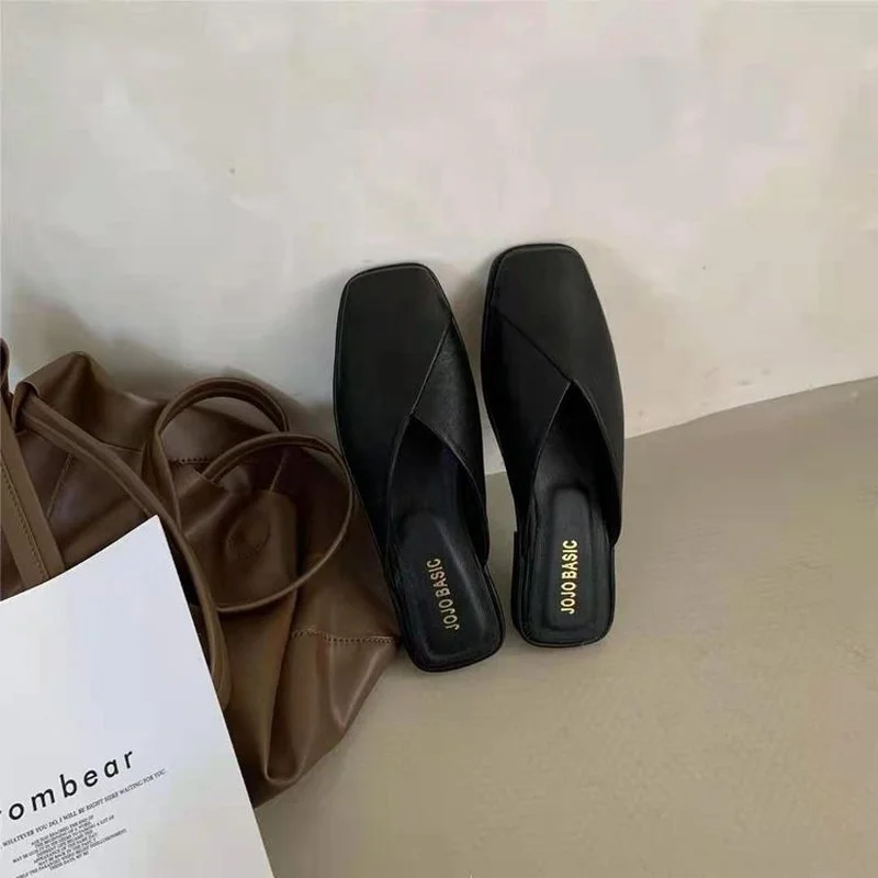 Big Size Flat Slippers 2023 Summer Women Flat Casual Shoes Outdoor Square Toe Shoes Fashion Slip on Mules Beach Ladies Slippers