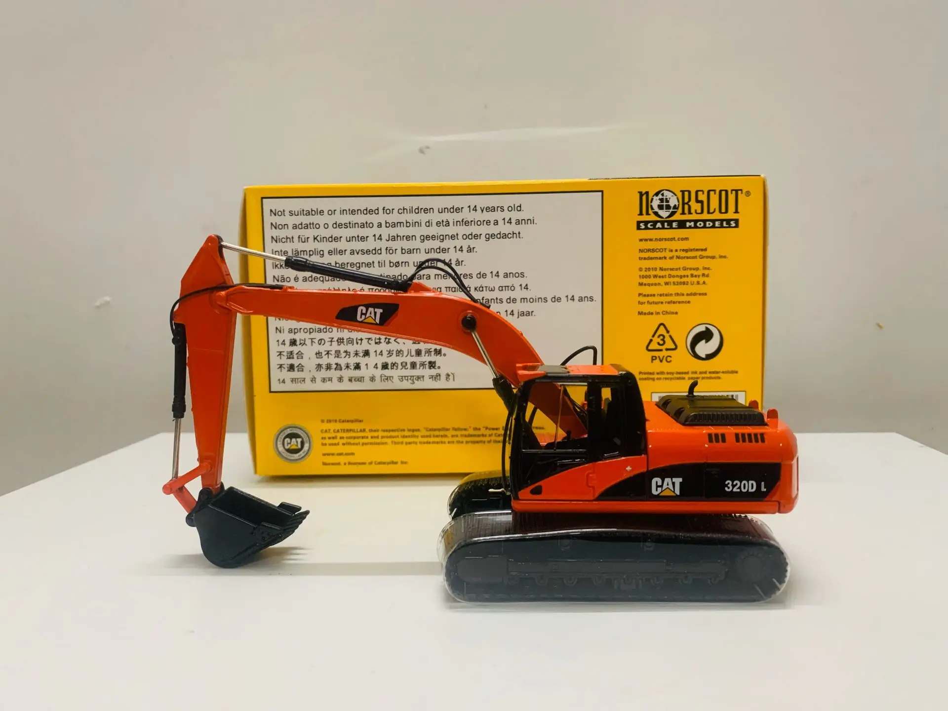 Norscot Cat 320D L Hydraulic Excavator Red 1:50 Scale Die-Cast Model 55214 New
