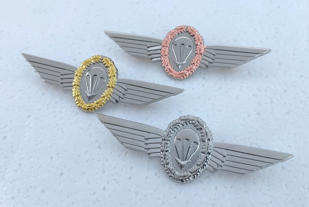 . 3 colour U.S. BADGE GERMAN JUMP WINGS BADGE PIN SILVER WITH WREATH REGULATION SIZE