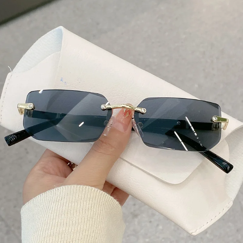 Acquista Occhiali da sole senza montatura rettangolari Moda popolare Donna Uomo Tonalità Occhiali da sole quadrati piccoli per Oculos da viaggio estivi maschili femminili in Italia a partire da 1.88