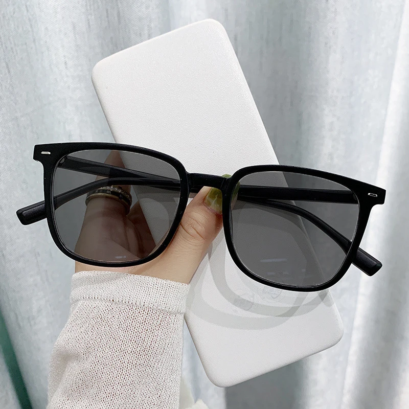 Stylish UV Protection Myopia Sunglasses with Gradient Scale Design