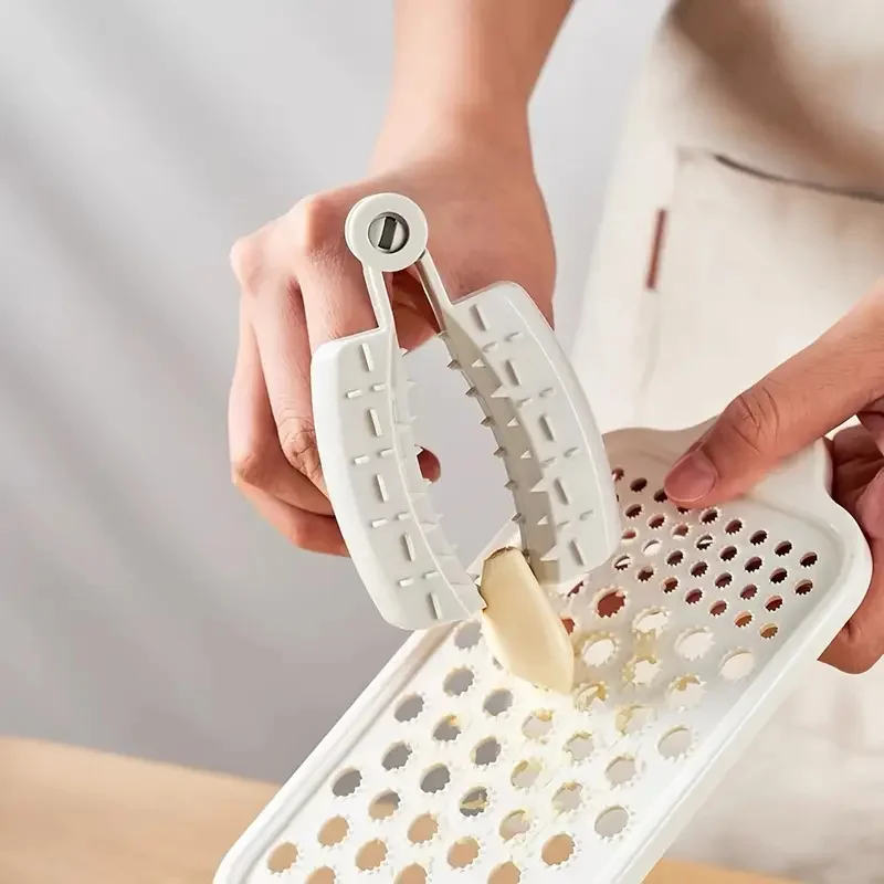 Vegetable Slicer Guard Finger Hand Protector Guard Plastic Finger Guard Safety Clip for Slicing Shredding & Chopping Vegetables