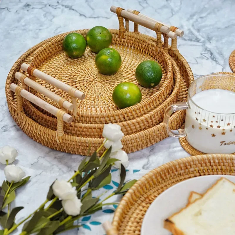 

YUEYIRattan Tray Round Storage Basket Tray With Wooden Handle Bread Fruit Cake Food Plate Serving Tray for Home Kitchen