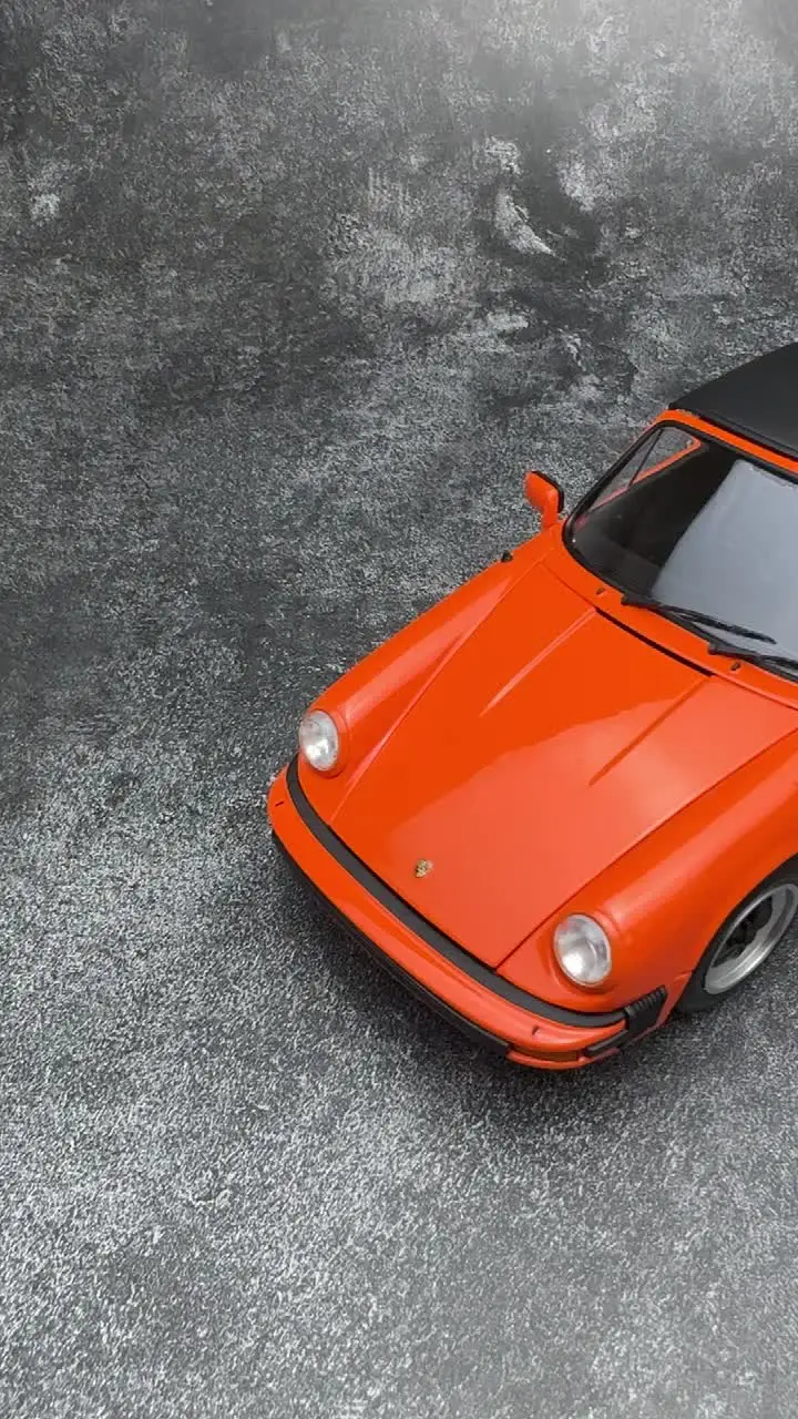Minichamps Diecast model 1:18 911 CARRERA 3.2 TARGA 1983 car