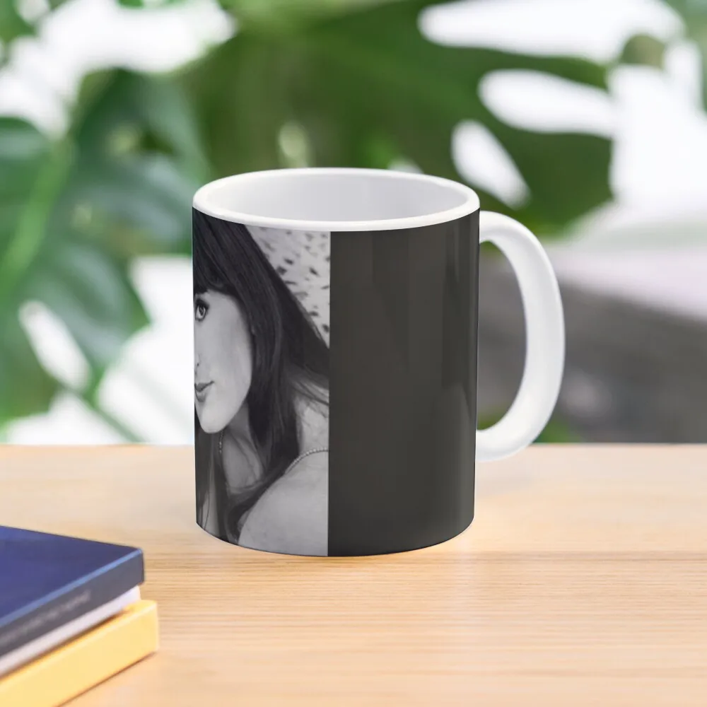 

Mariska Hargitay Classic T-Shirt Coffee Mug Thermal For Thermal Cups Mug
