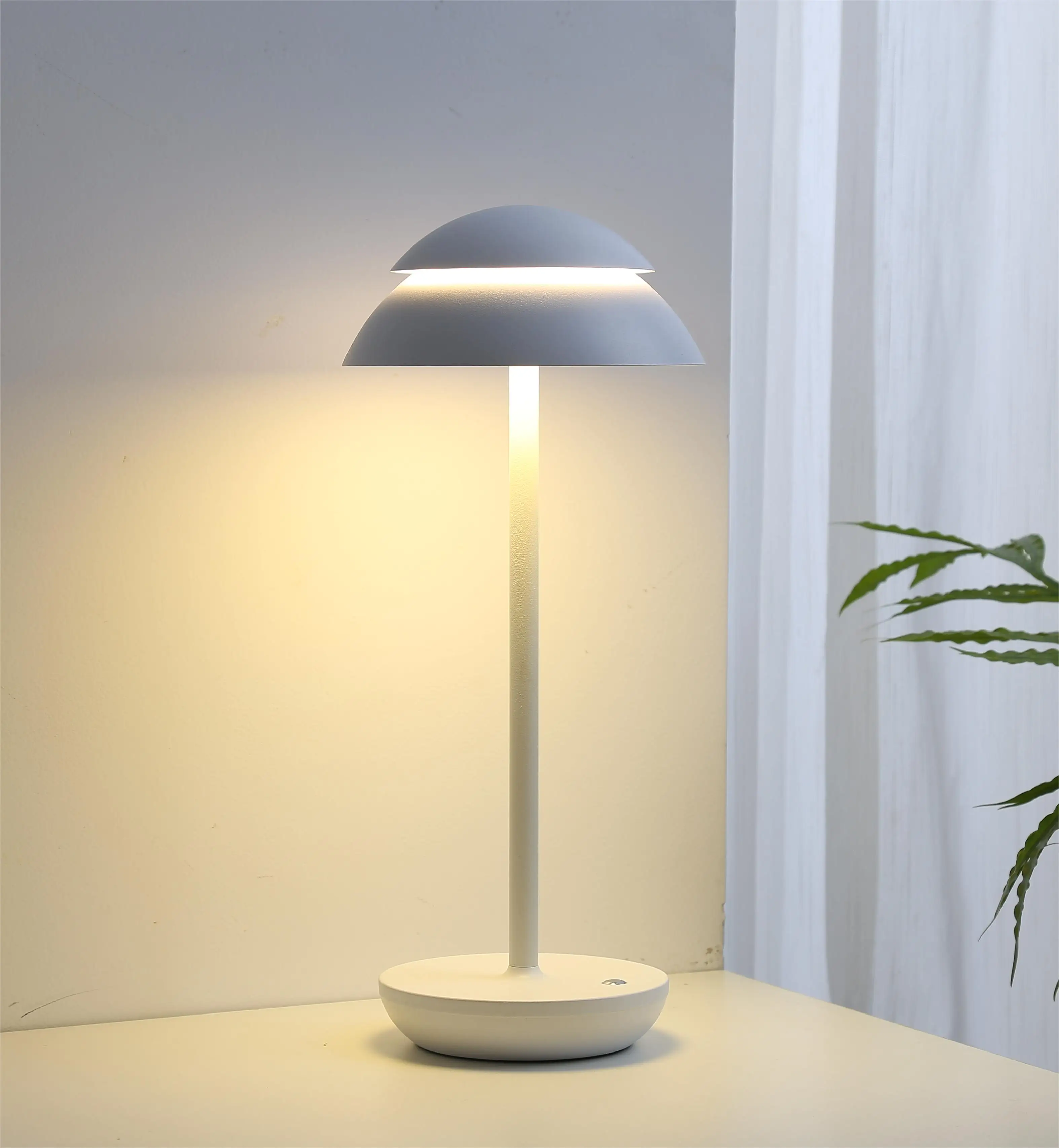 Cordless rechargeable LED lamp - image 5