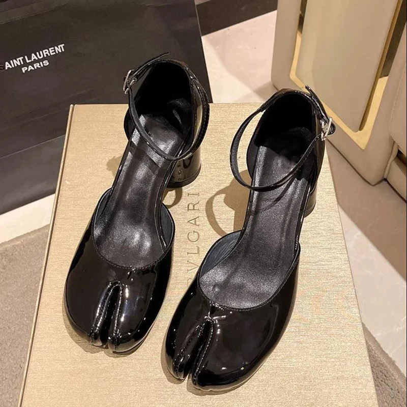 New Mary Jane Women's Single Shoes Brand Design Split Toe Shoes Horseshoe Pig Foot Shoes Metal Buckle High Heel Women's Sandals